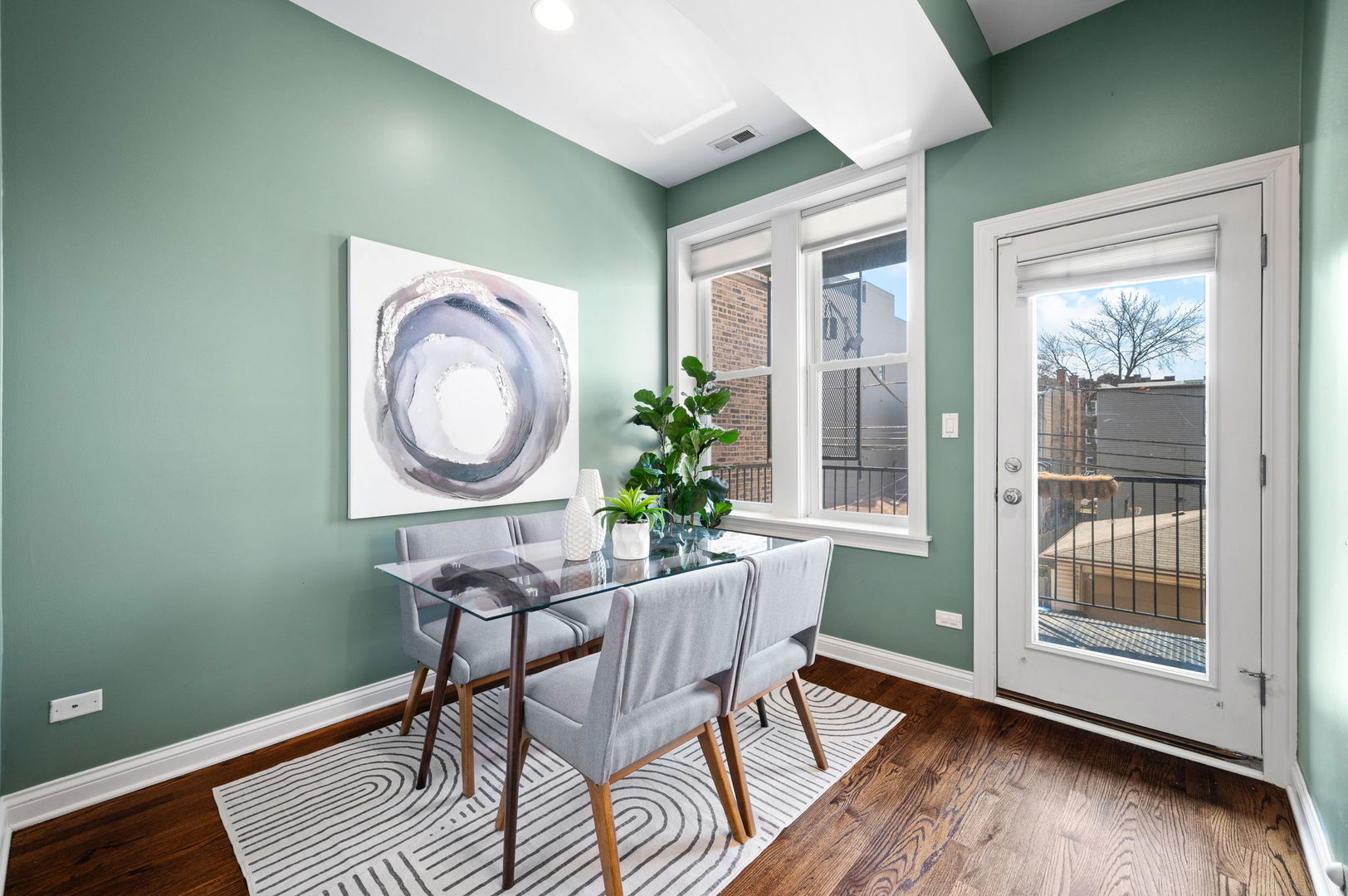 2335 W Iowa Street Unit: 2R