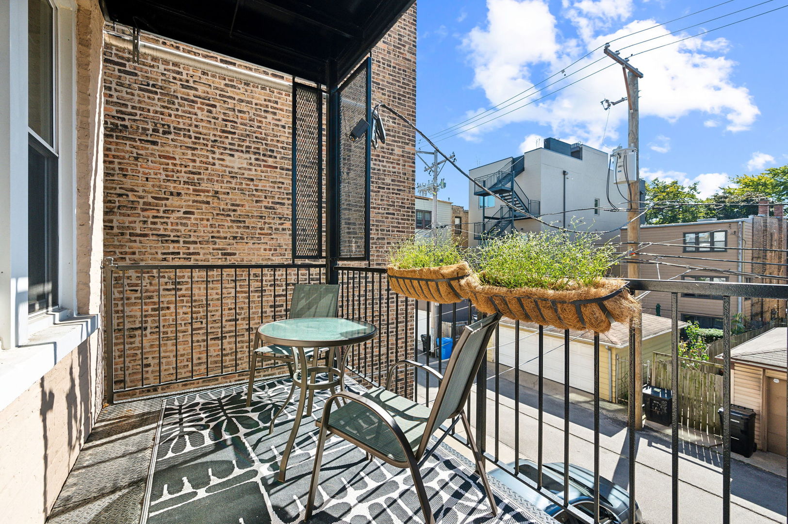 2335 W Iowa Street Unit: 2R