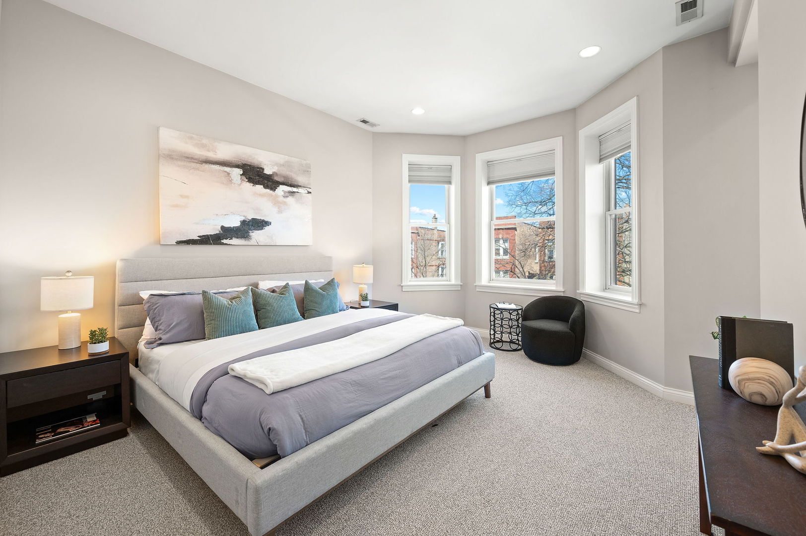 2335 W Iowa Street Unit: 2R