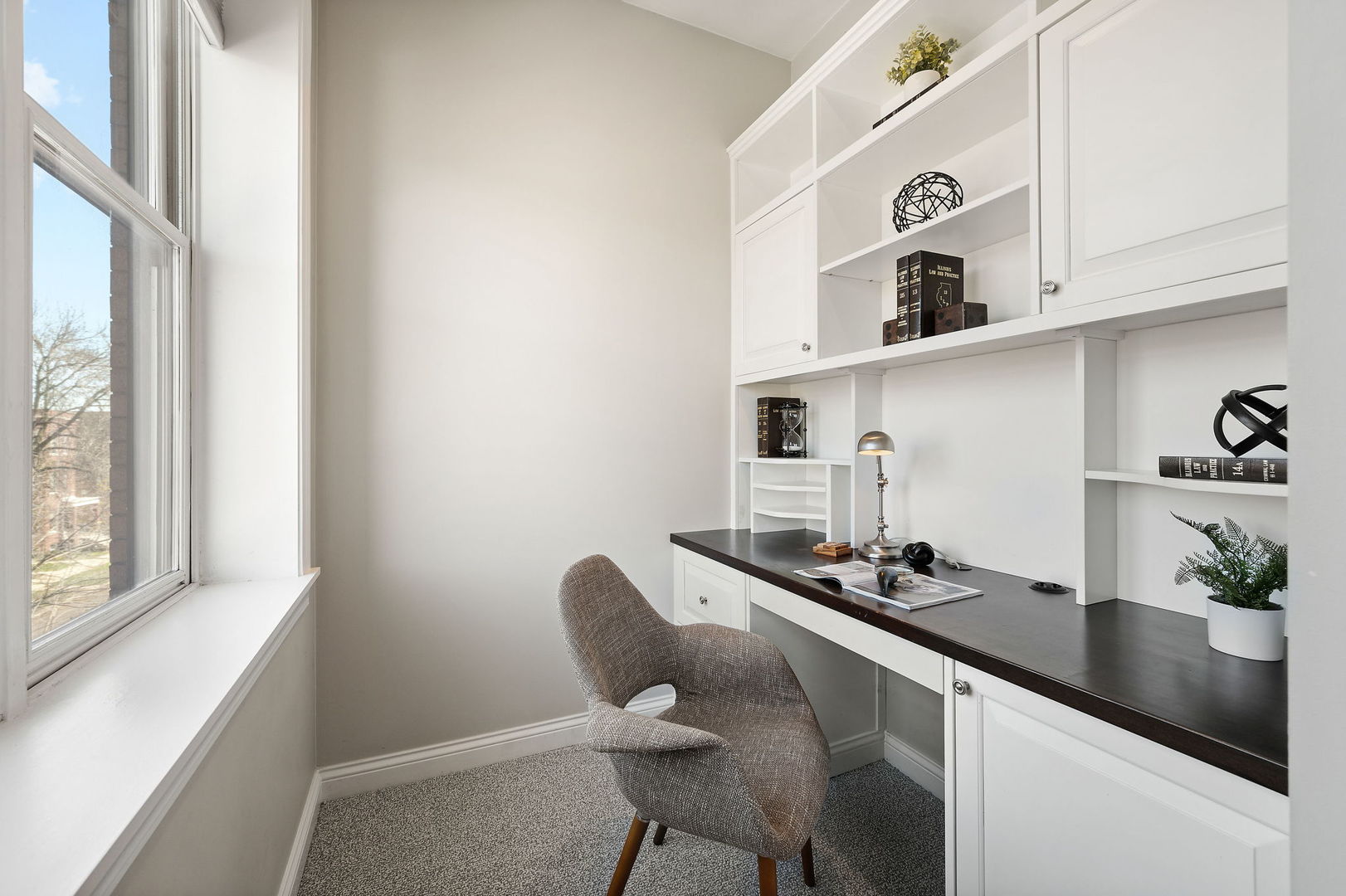 2335 W Iowa Street Unit: 2R