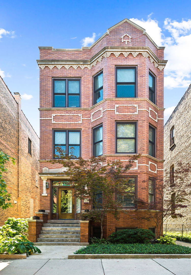 2335 W Iowa Street Unit: 2R