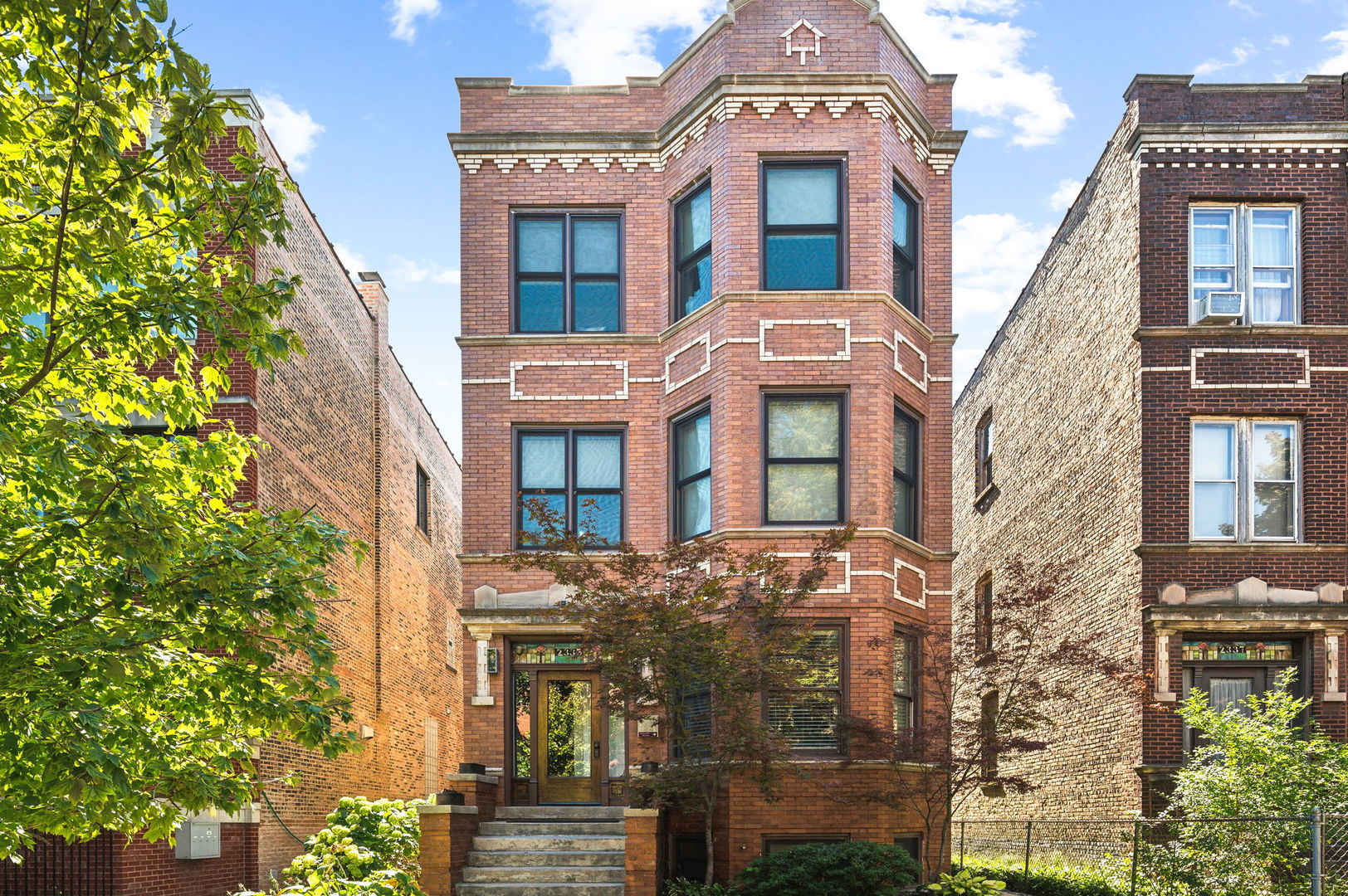 2335 W Iowa Street Unit: 2R