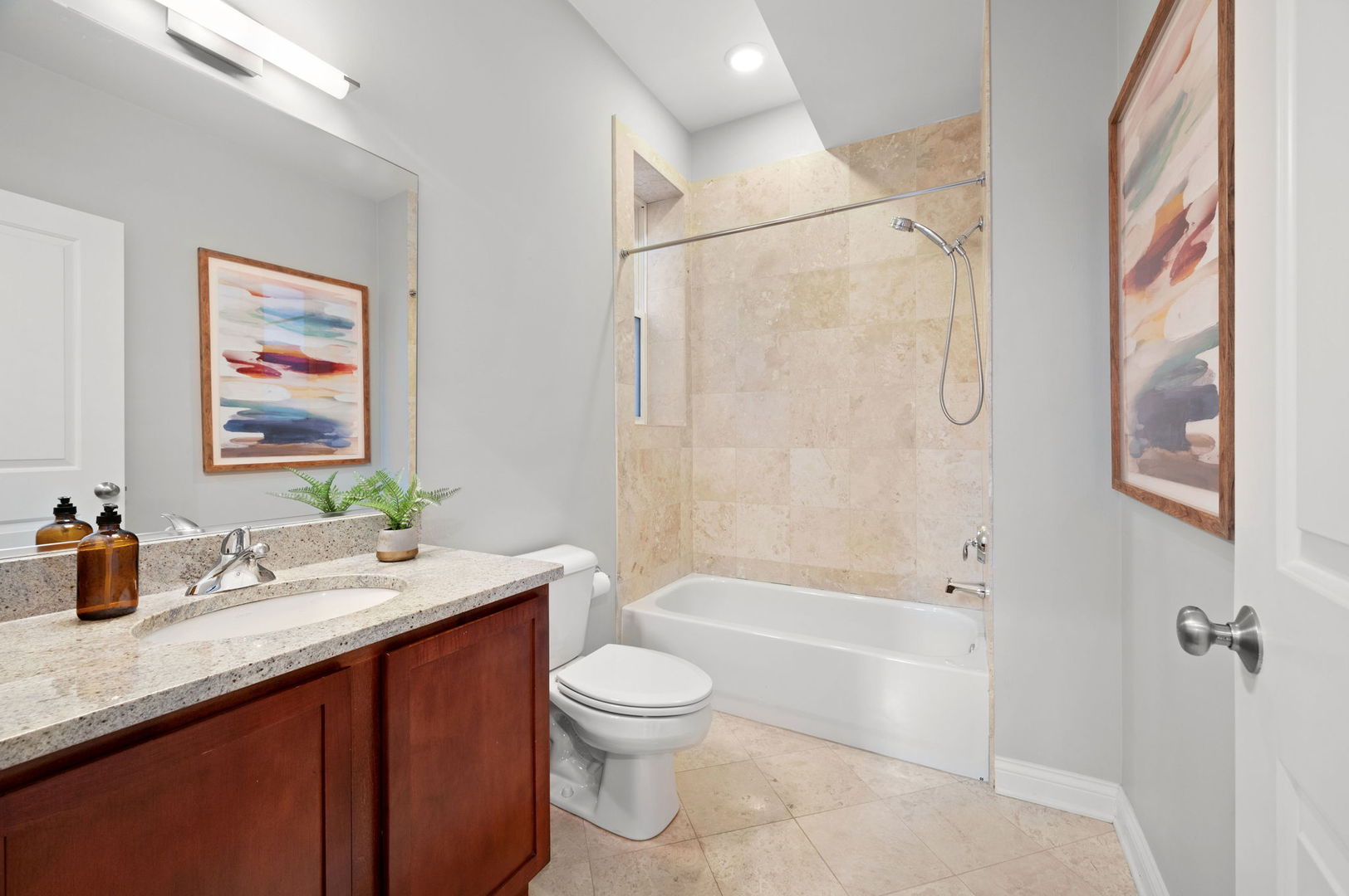 2335 W Iowa Street Unit: 2R