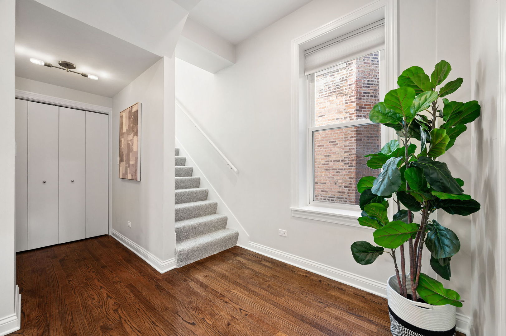 2335 W Iowa Street Unit: 2R