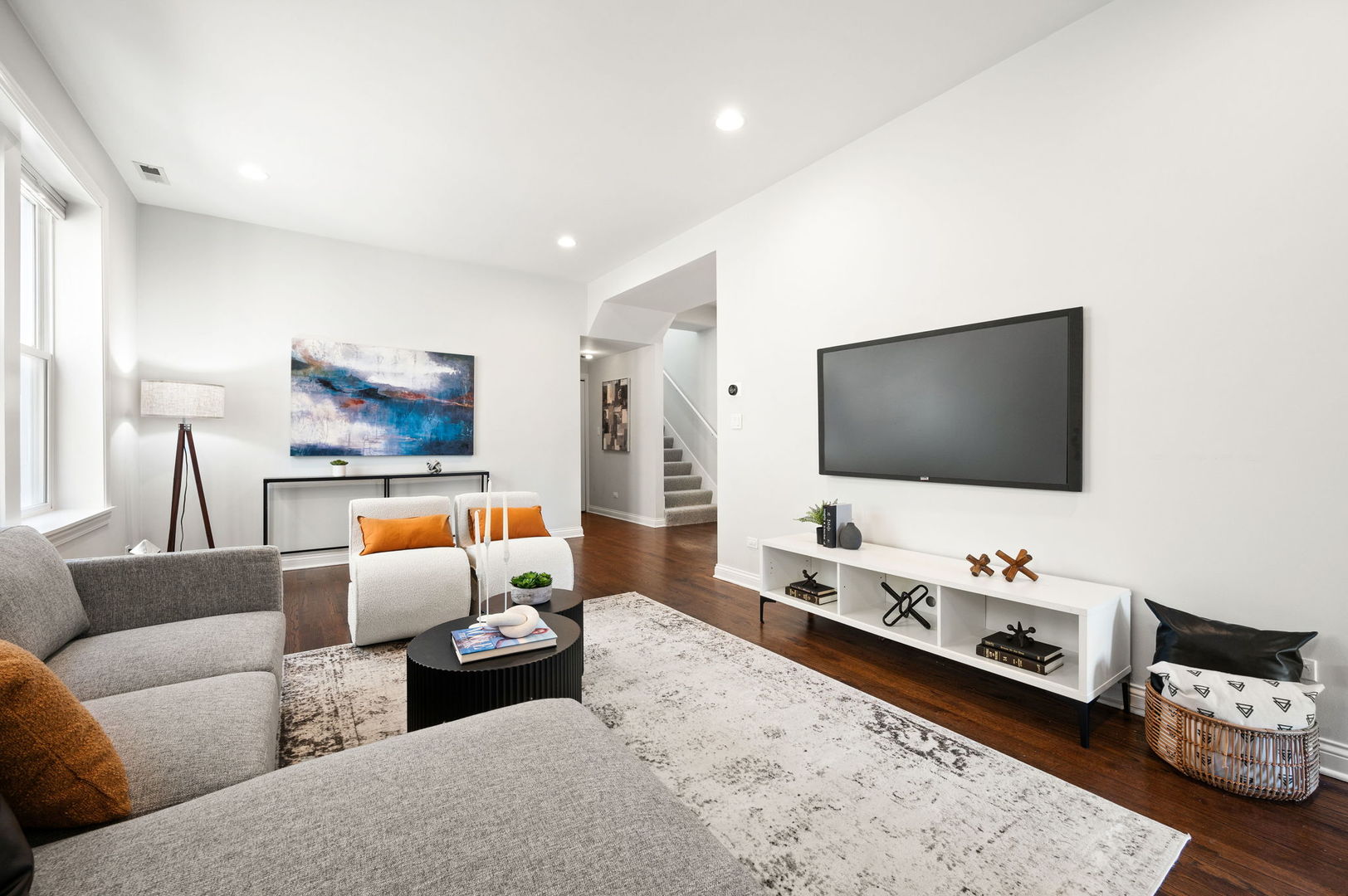 2335 W Iowa Street Unit: 2R