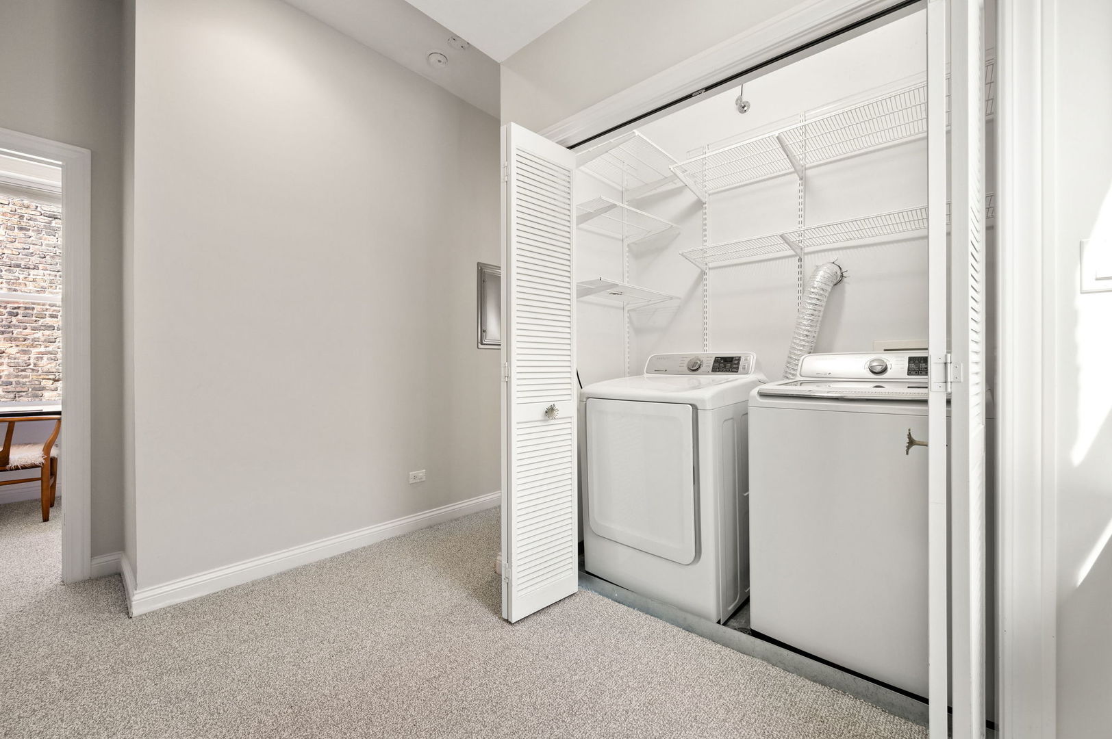 2335 W Iowa Street Unit: 2R