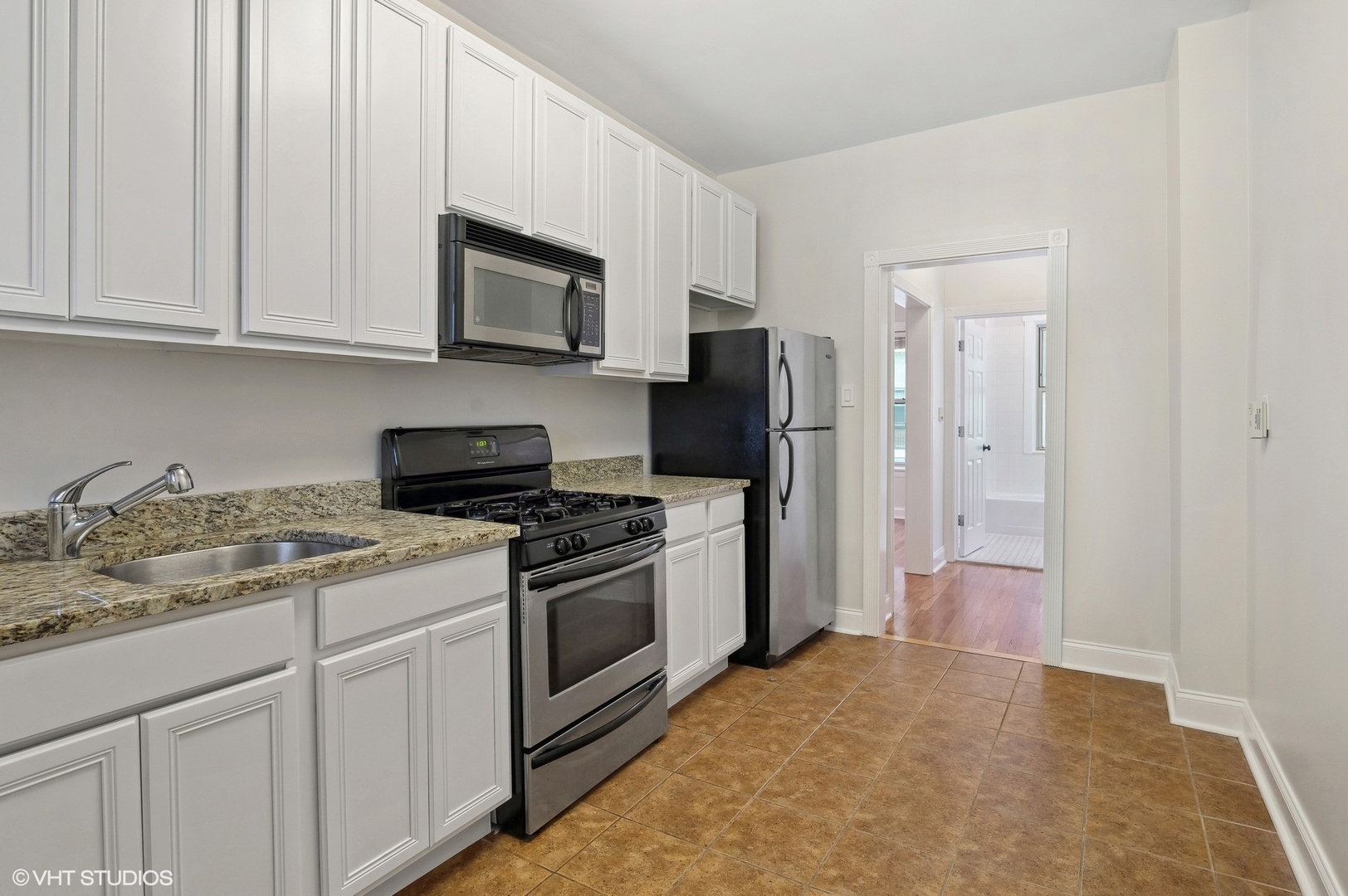 3903 N CLAREMONT Avenue Unit: 1