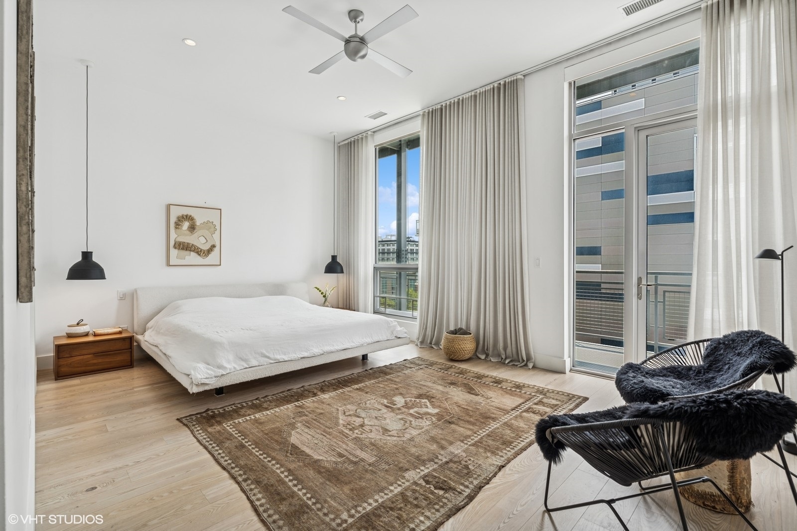 134 S ABERDEEN Avenue Unit: 5S