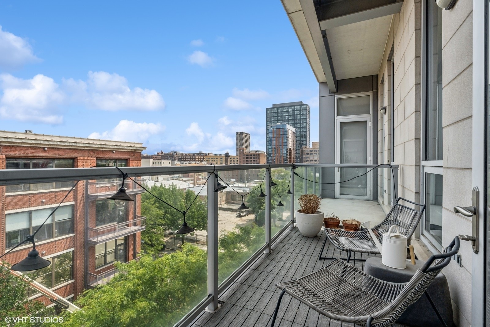 134 S ABERDEEN Avenue Unit: 5S