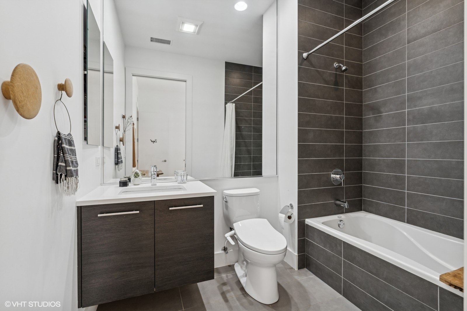 134 S ABERDEEN Avenue Unit: 5S