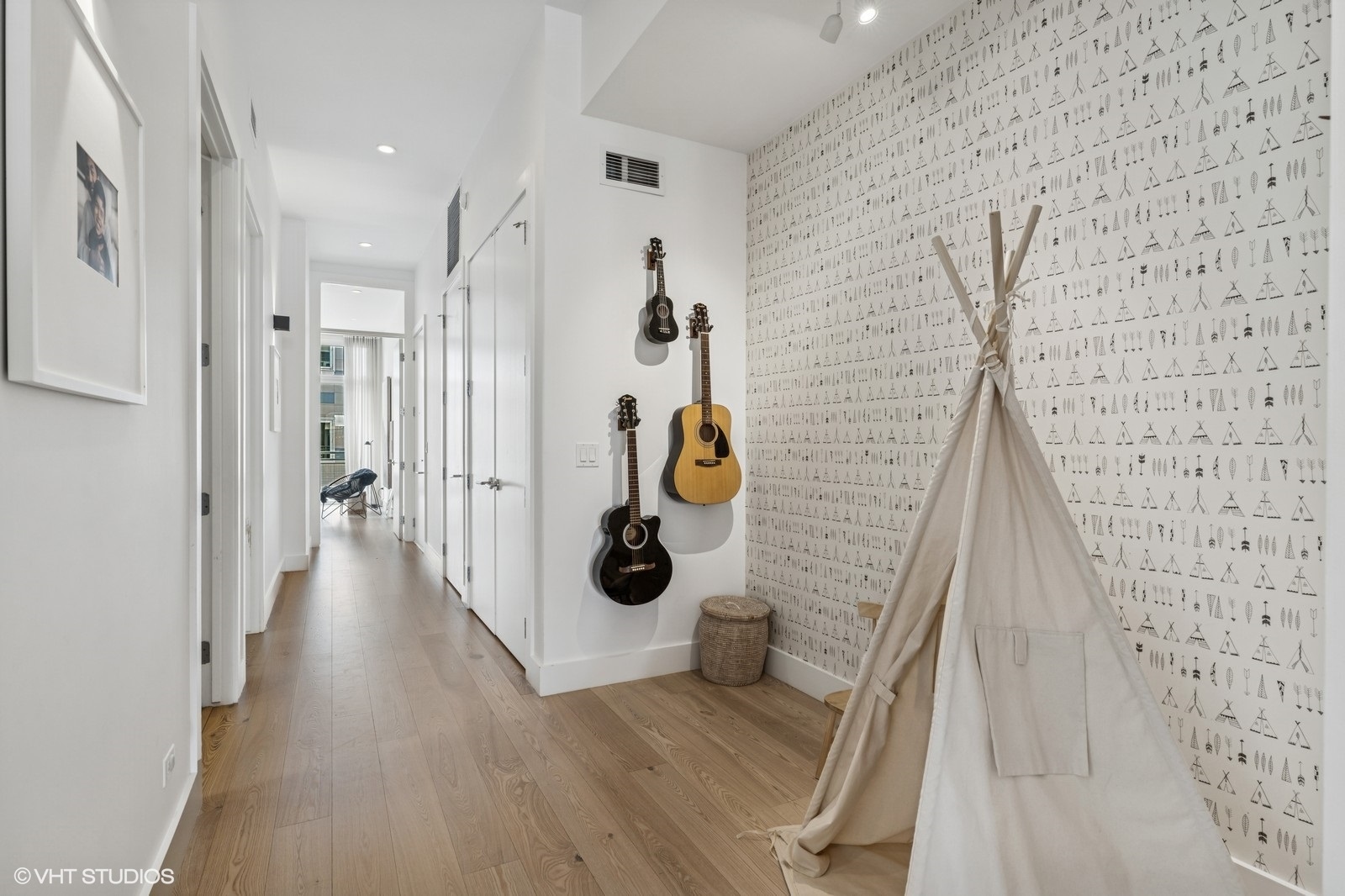 134 S ABERDEEN Avenue Unit: 5S