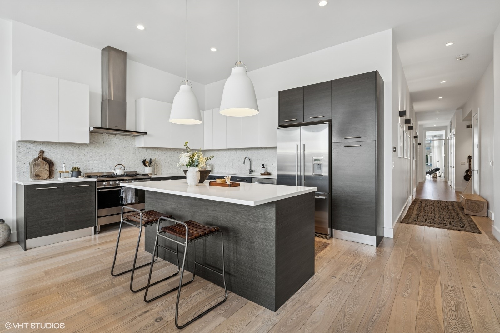 134 S ABERDEEN Avenue Unit: 5S