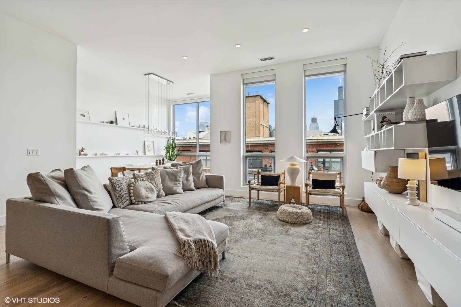 134 S ABERDEEN Avenue Unit: 5S