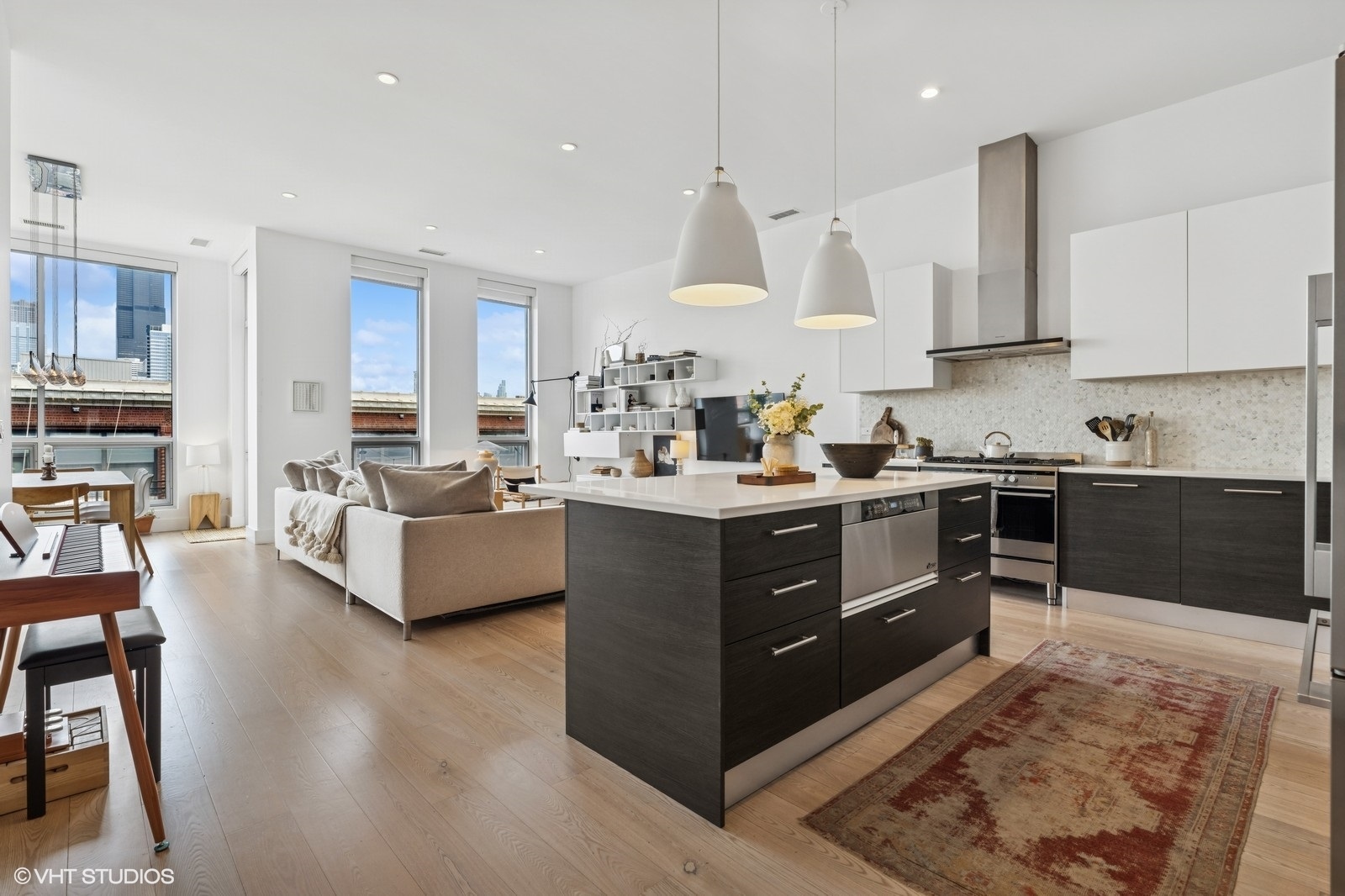 134 S ABERDEEN Avenue Unit: 5S