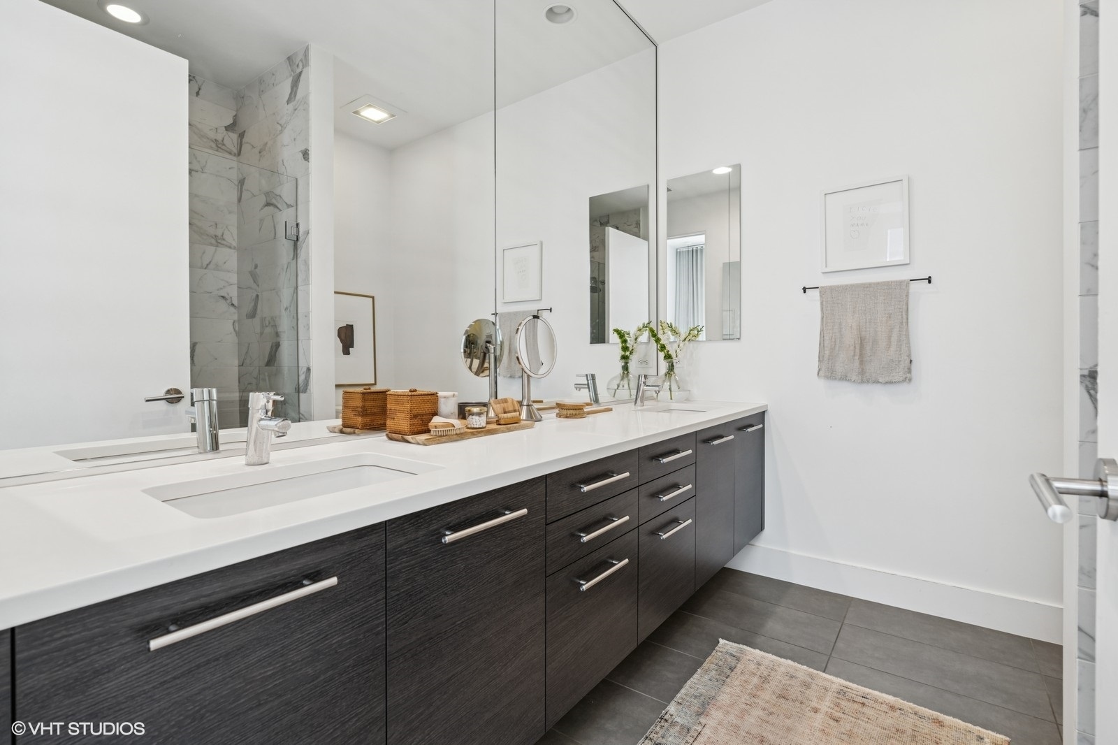 134 S ABERDEEN Avenue Unit: 5S