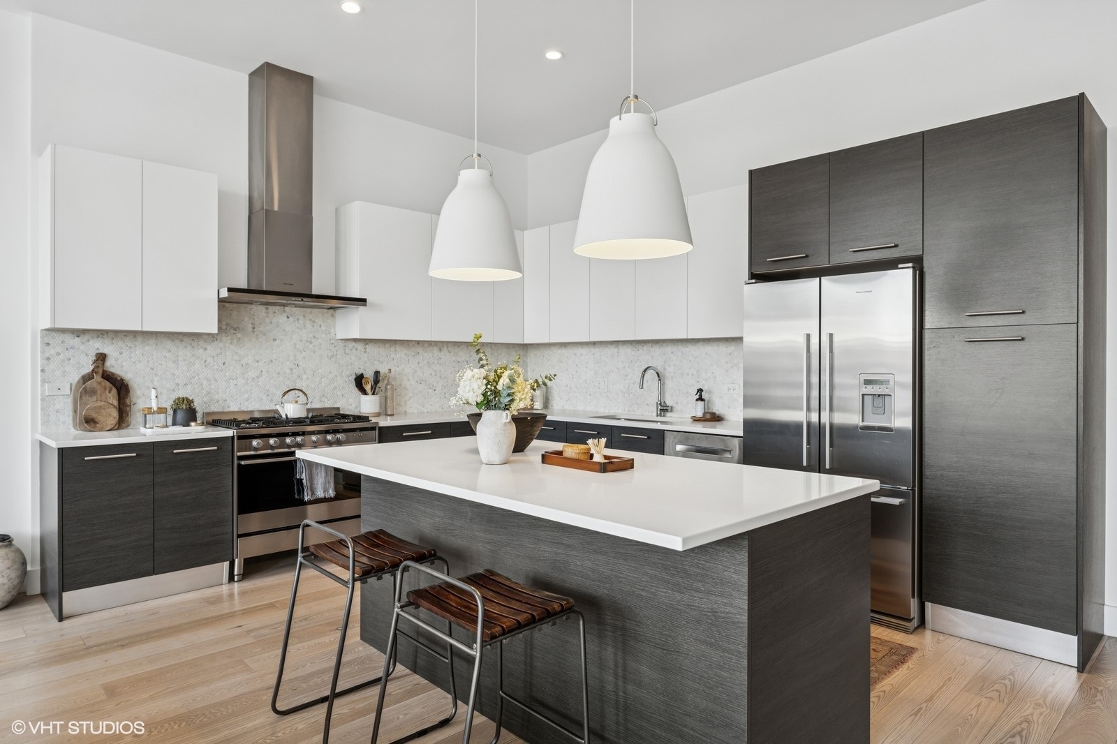 134 S ABERDEEN Avenue Unit: 5S