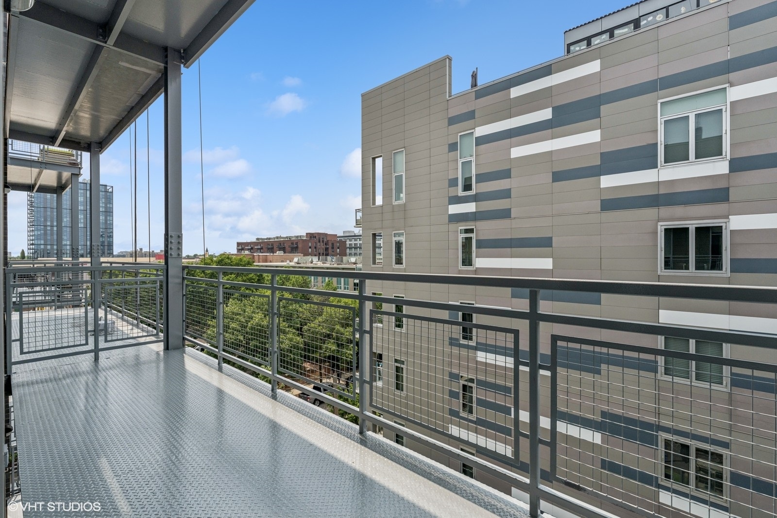 134 S ABERDEEN Avenue Unit: 5S