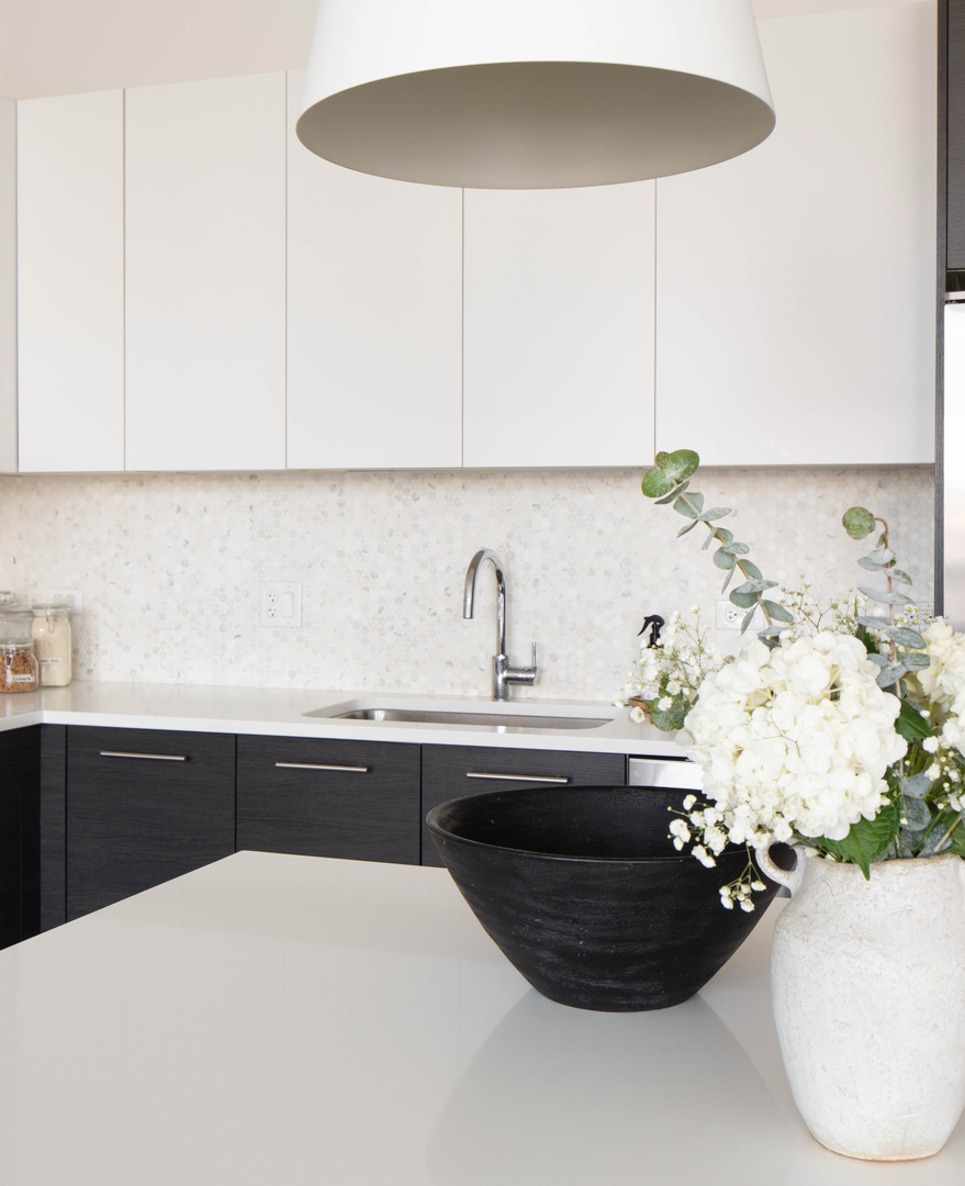 134 S ABERDEEN Avenue Unit: 5S