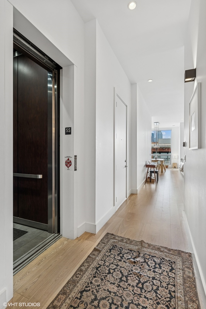 134 S ABERDEEN Avenue Unit: 5S