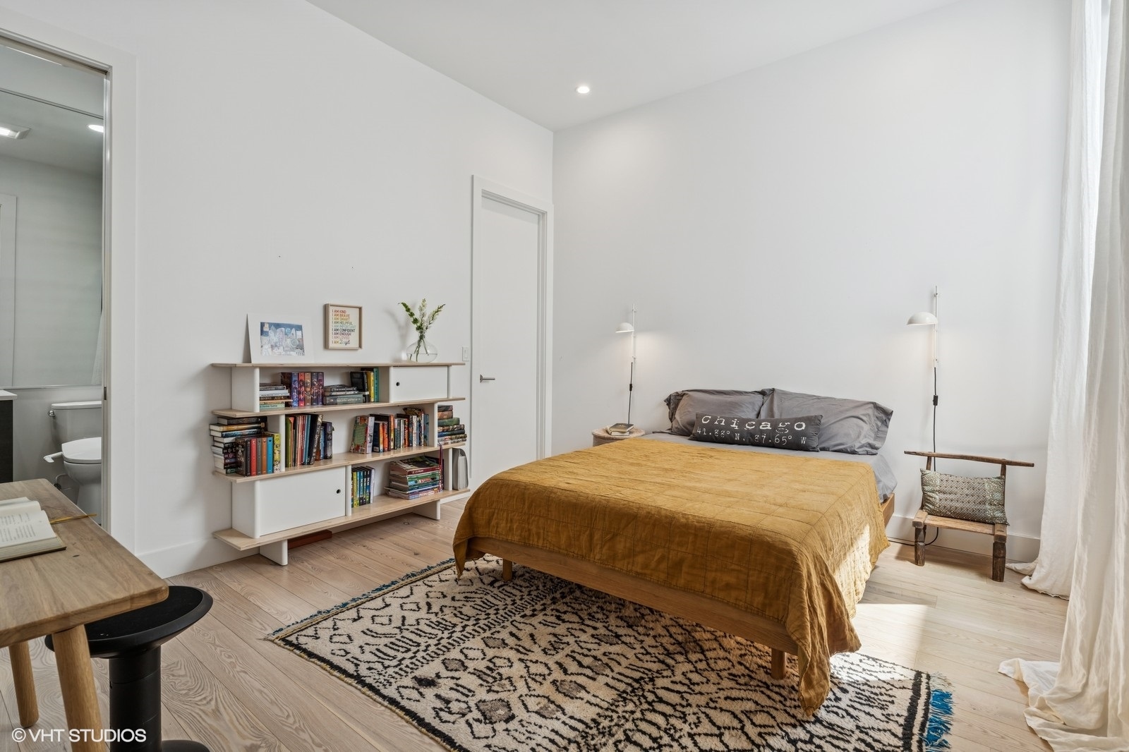 134 S ABERDEEN Avenue Unit: 5S