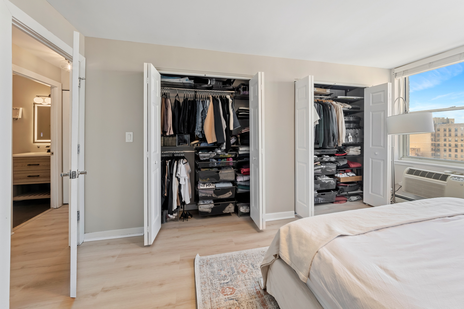3033 N Sheridan Road Unit: 1611