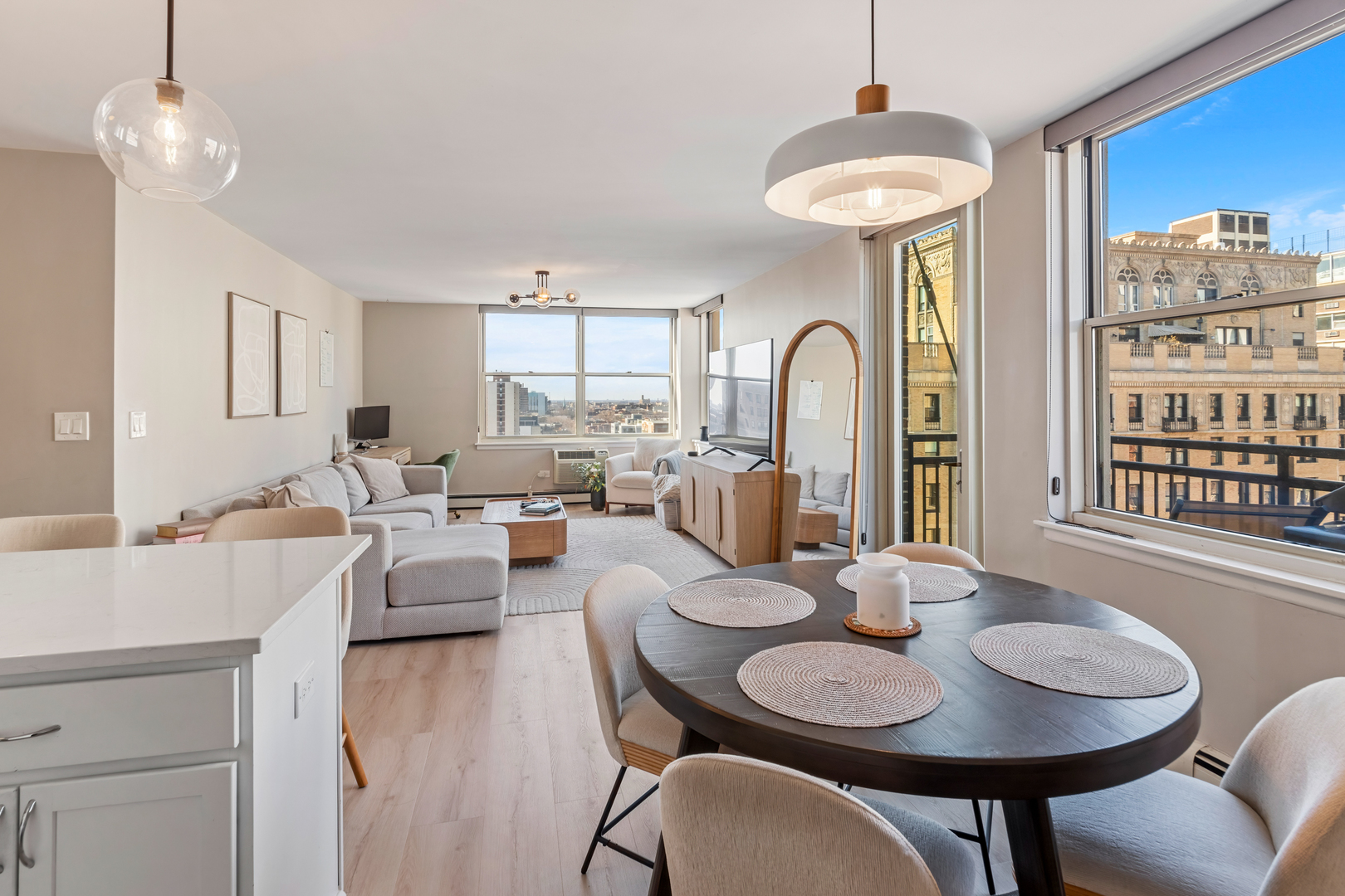 3033 N Sheridan Road Unit: 1611