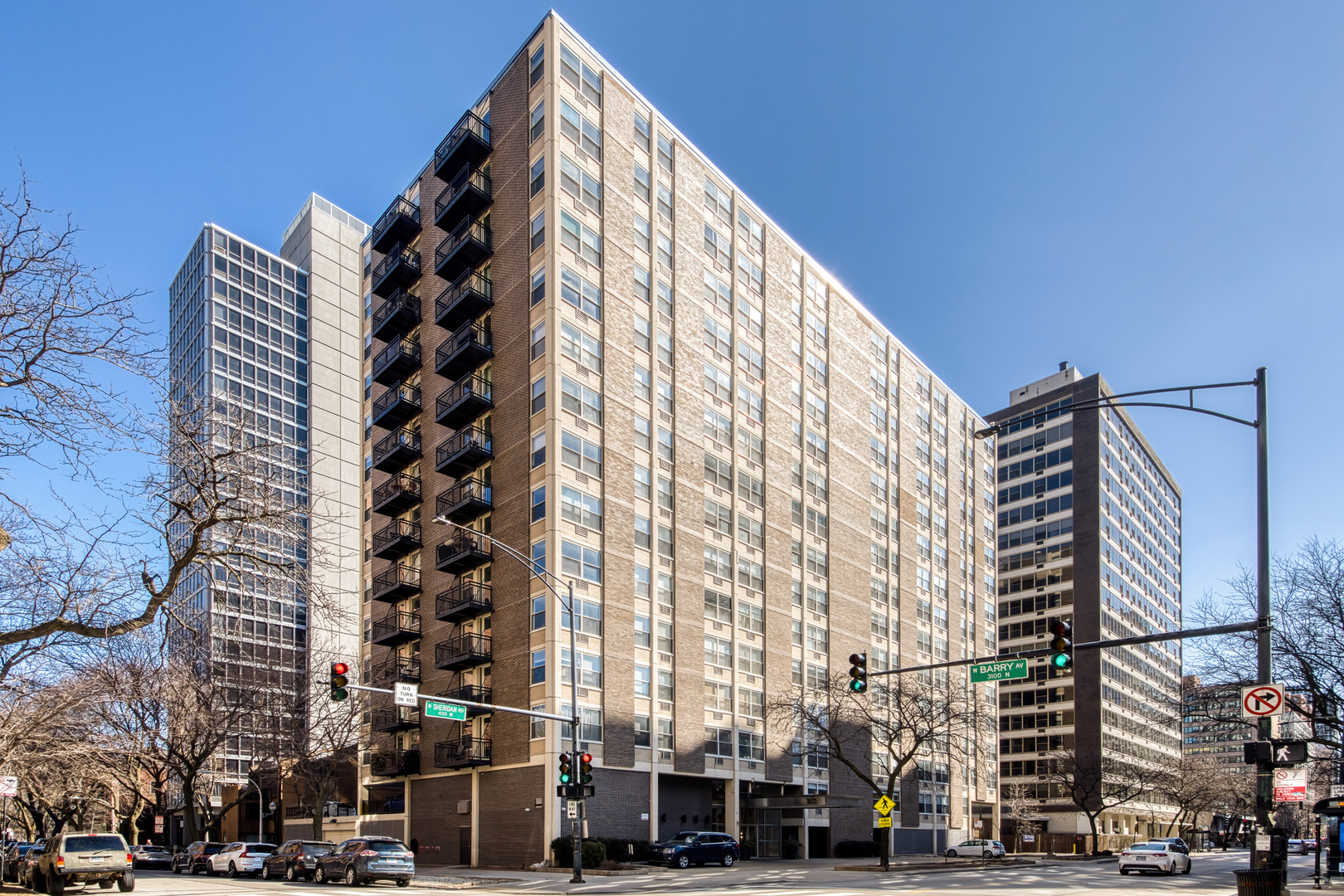 3033 N Sheridan Road Unit: 1611