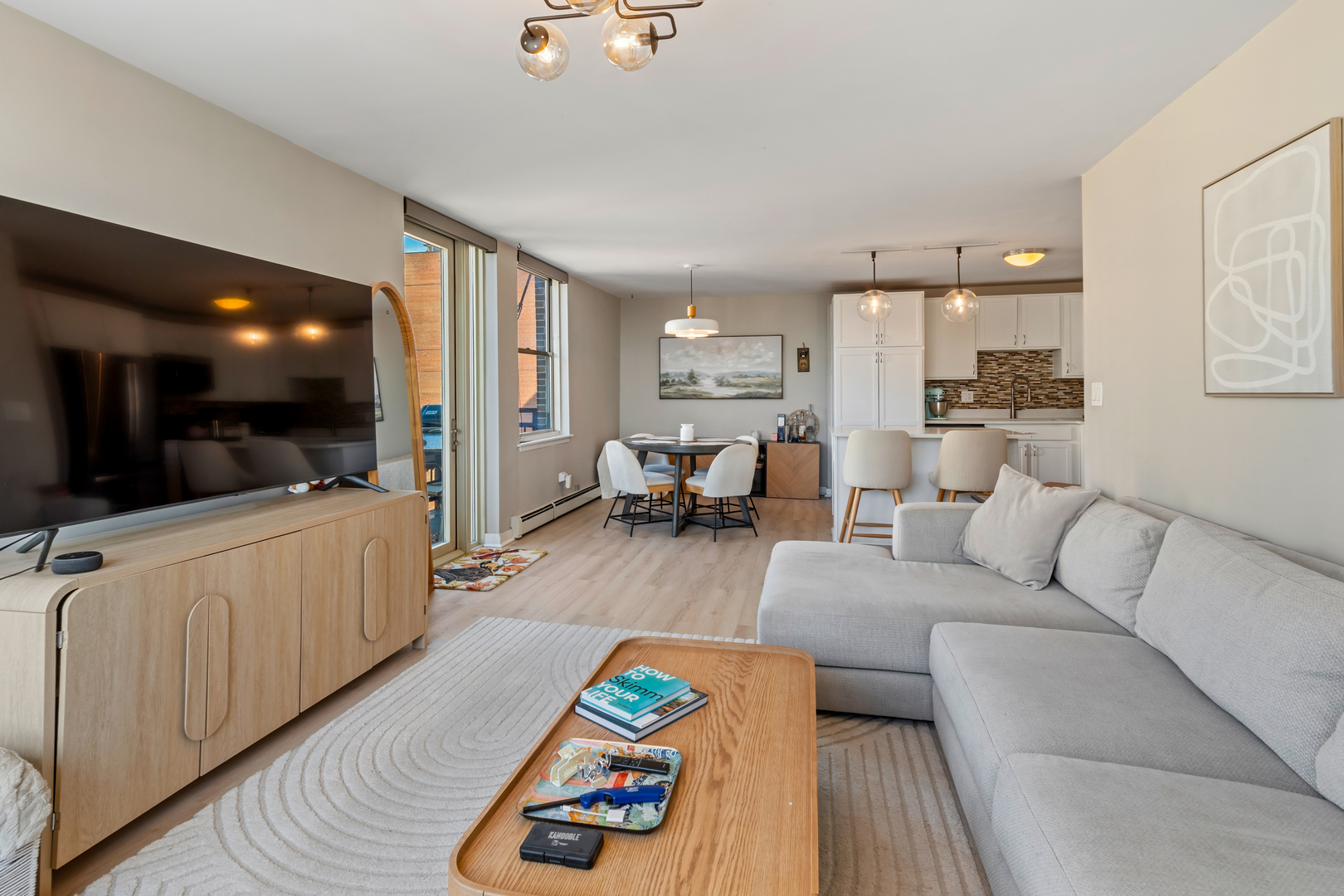 3033 N Sheridan Road Unit: 1611