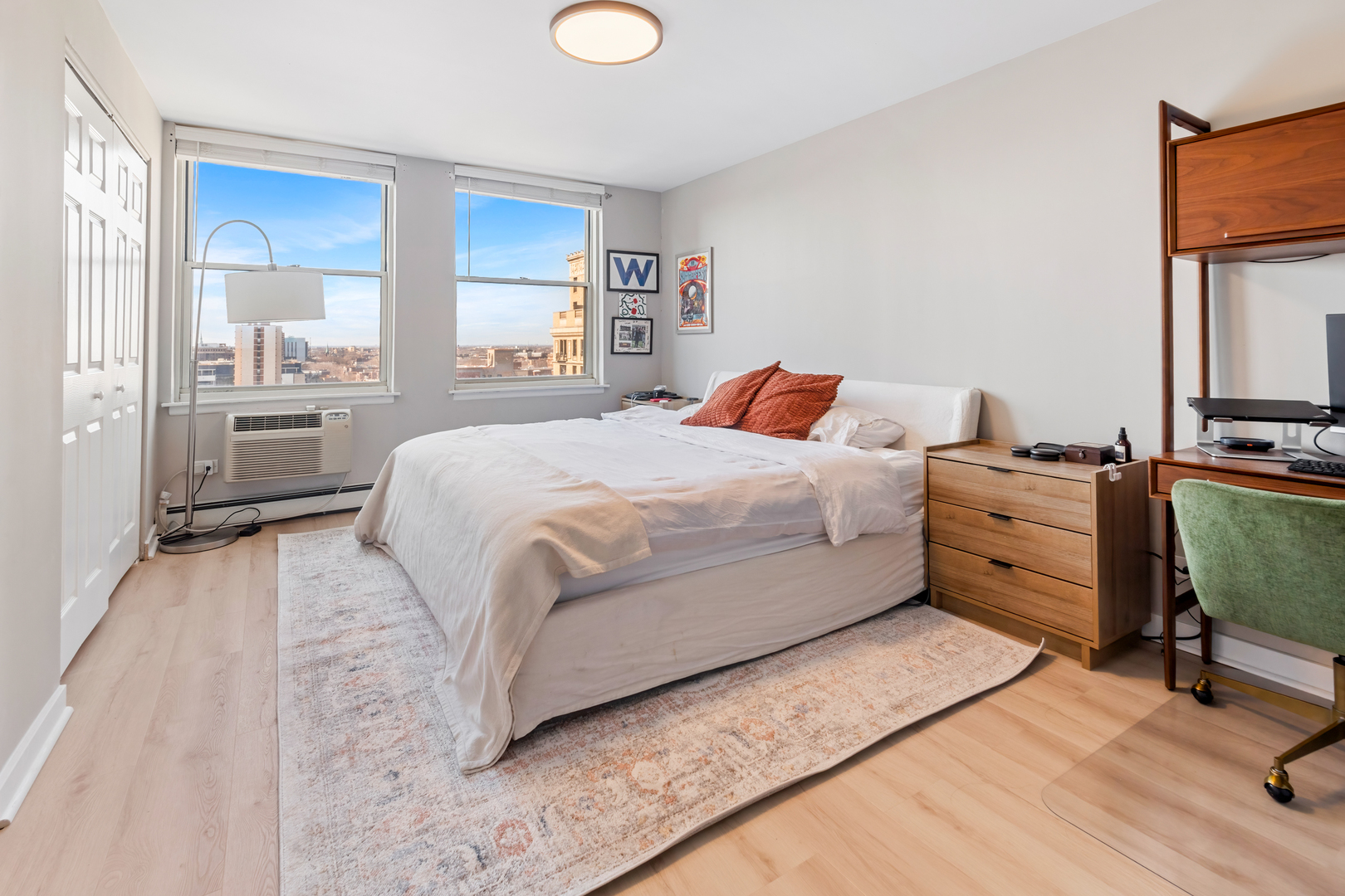3033 N Sheridan Road Unit: 1611