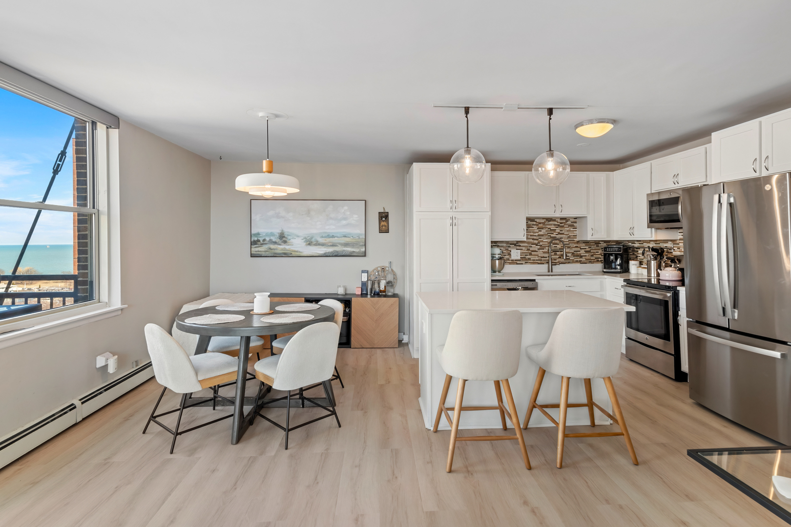 3033 N Sheridan Road Unit: 1611