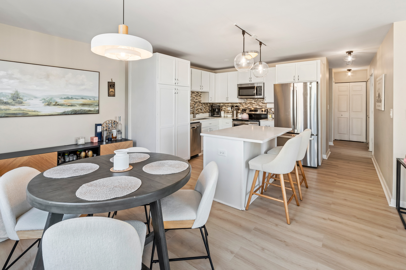 3033 N Sheridan Road Unit: 1611