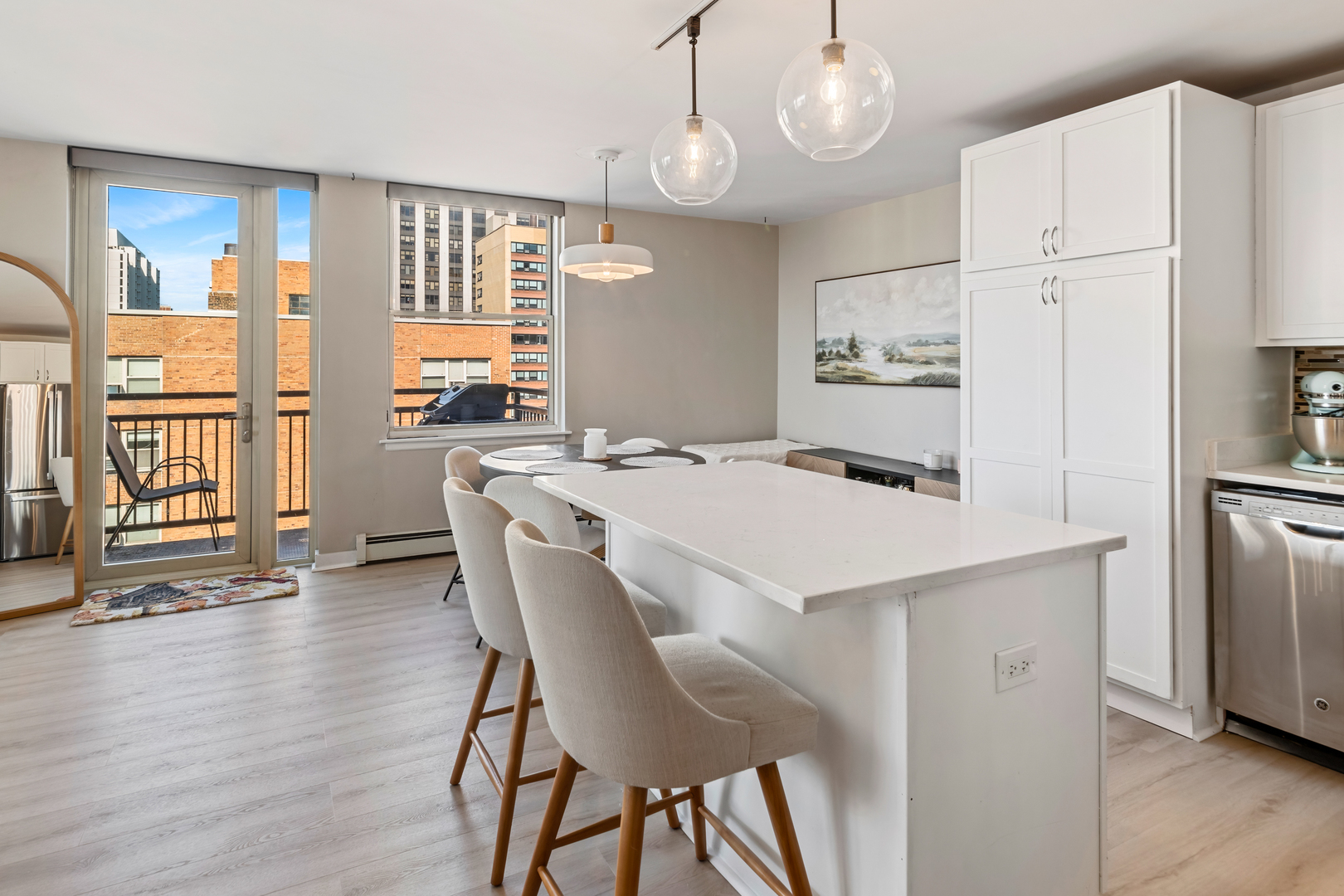 3033 N Sheridan Road Unit: 1611