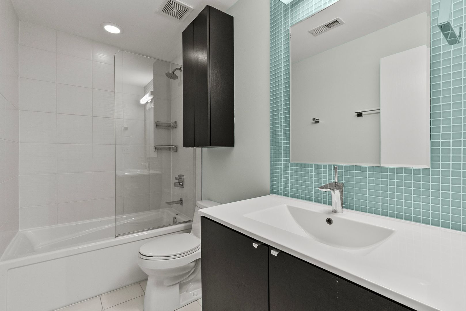 2236 W Armitage Avenue Unit: 403