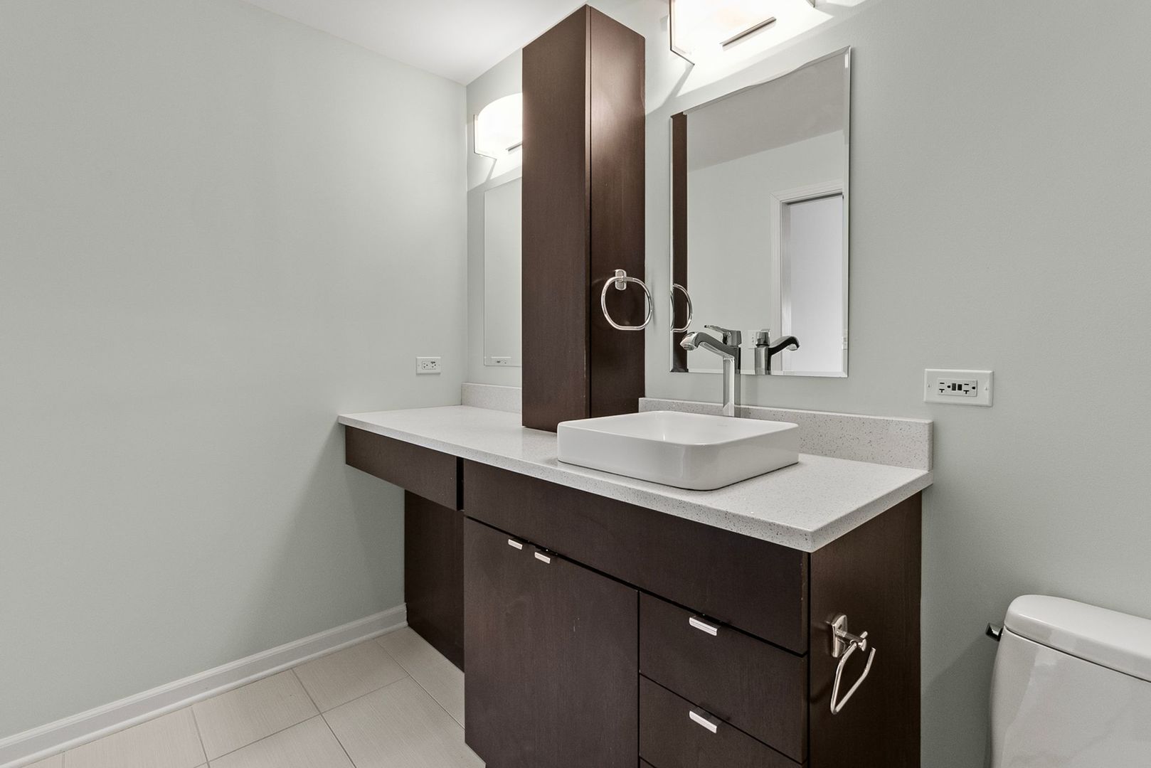 2236 W Armitage Avenue Unit: 403
