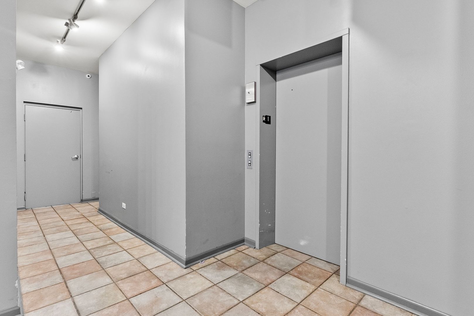 2236 W Armitage Avenue Unit: 403