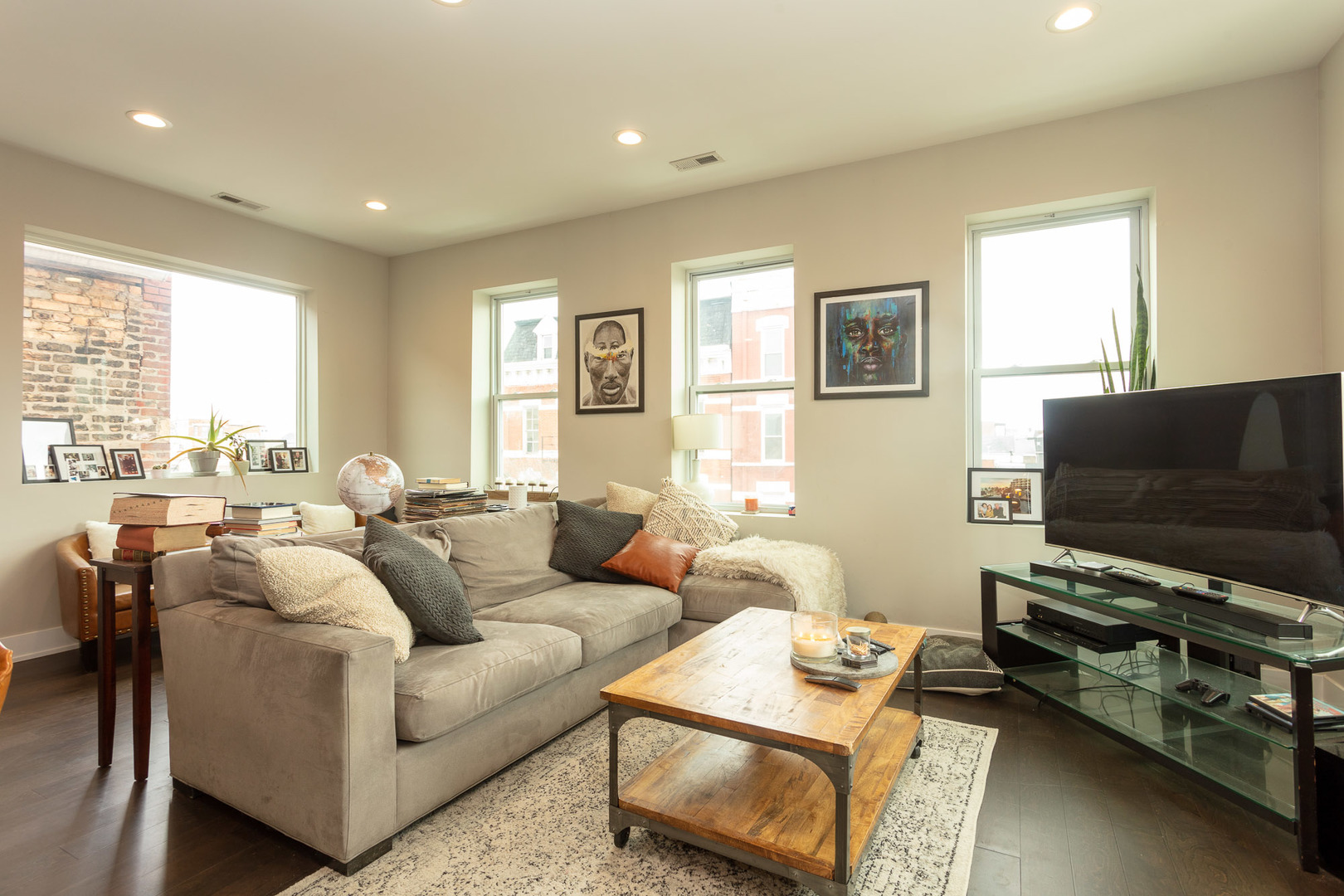 1906 S Loomis Street Unit: 3