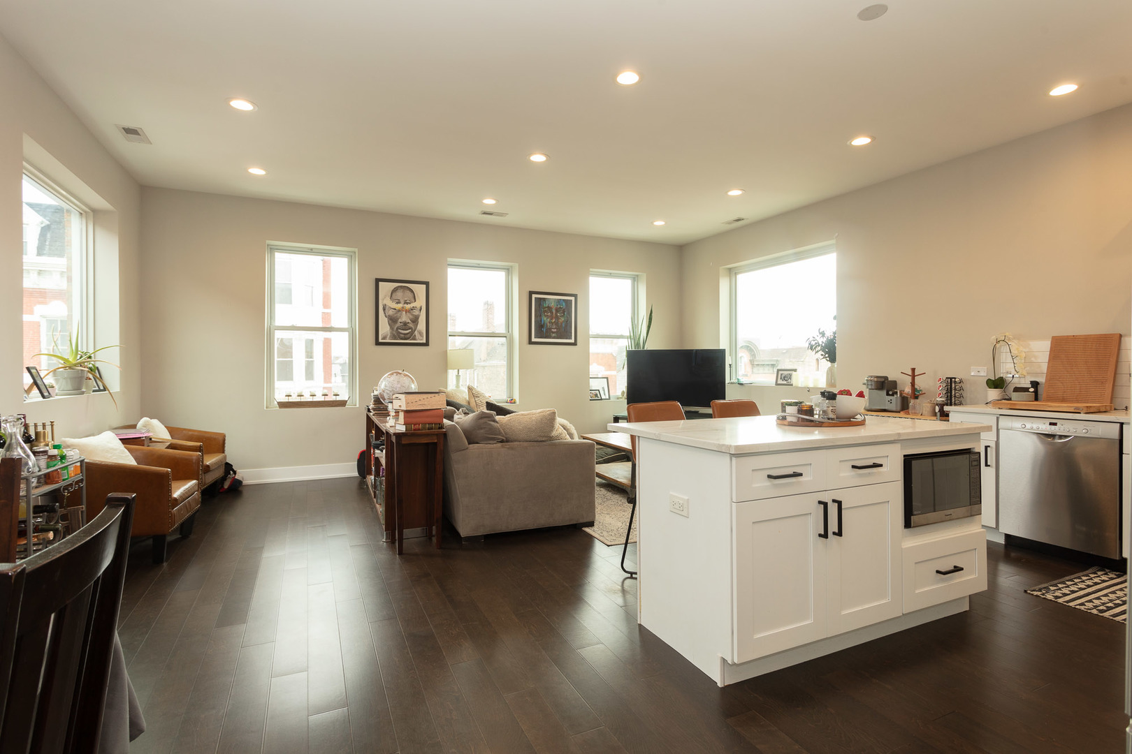 1906 S Loomis Street Unit: 3