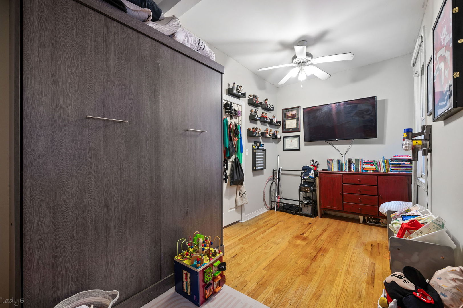 2621 W Haddon Street