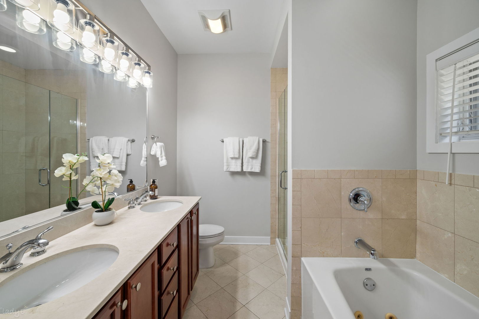3756 W LELAND Avenue Unit: 1S