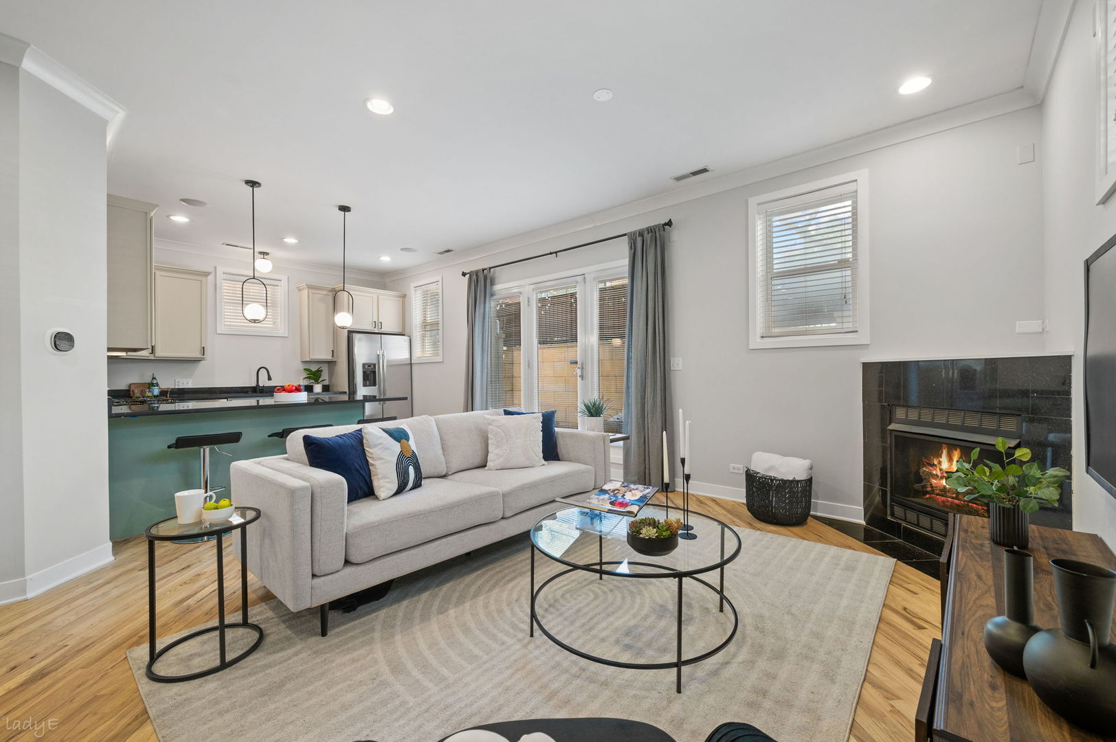3756 W LELAND Avenue Unit: 1S