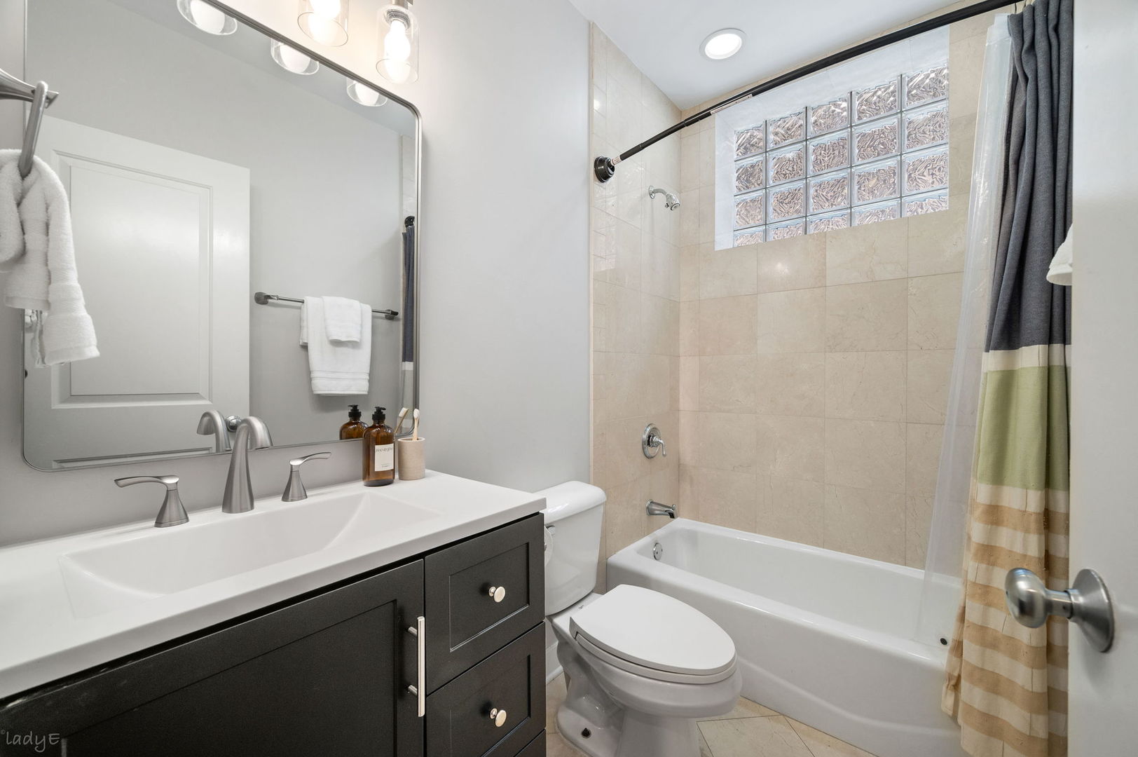 3756 W LELAND Avenue Unit: 1S