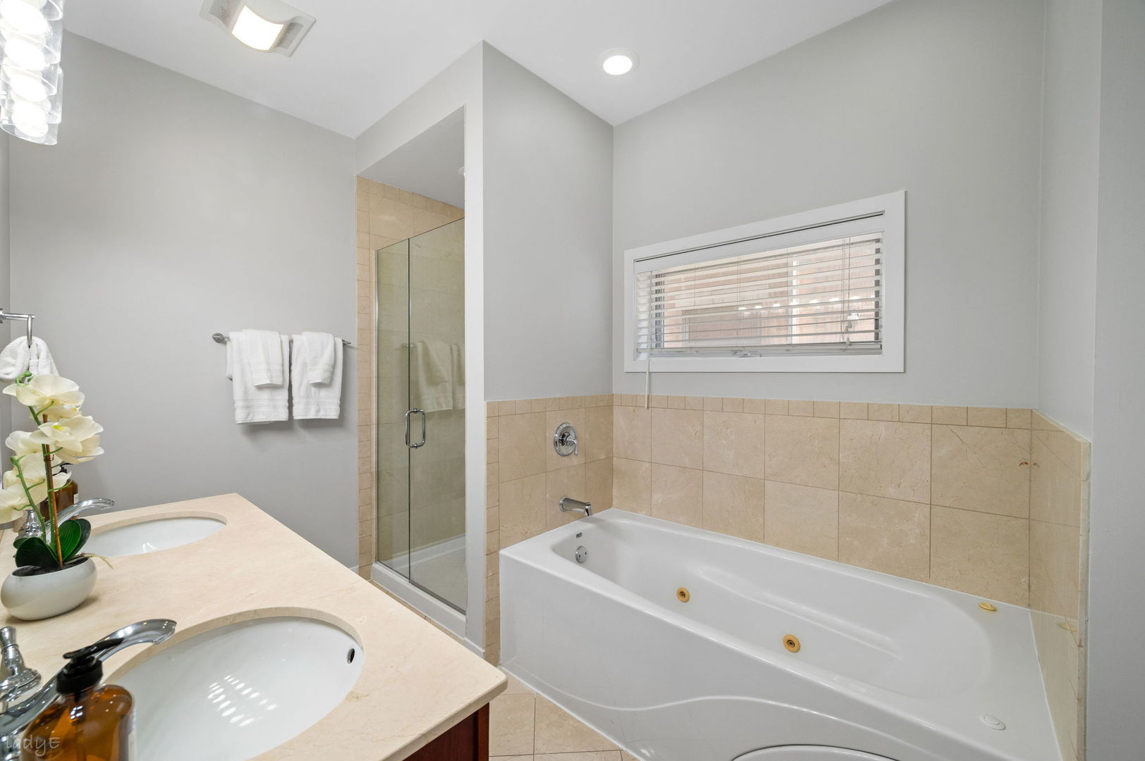3756 W LELAND Avenue Unit: 1S