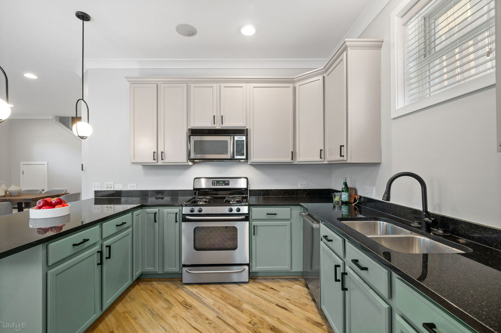 3756 W LELAND Avenue Unit: 1S