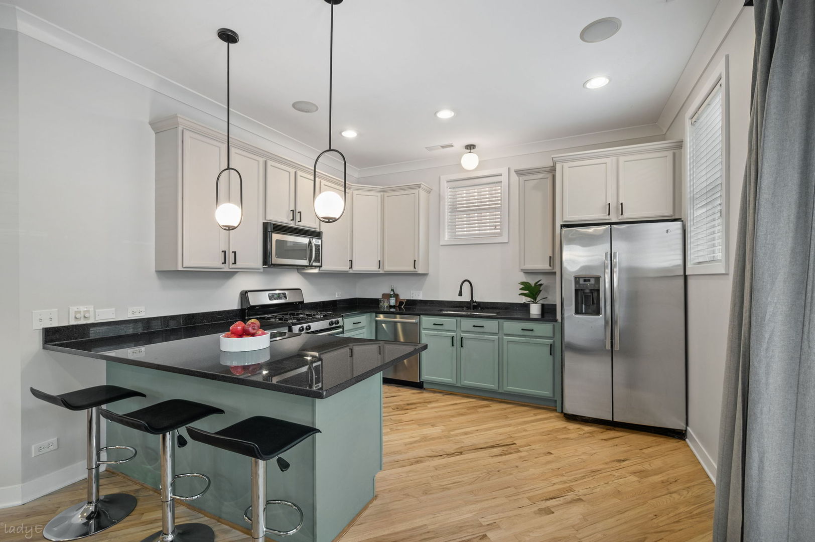3756 W LELAND Avenue Unit: 1S