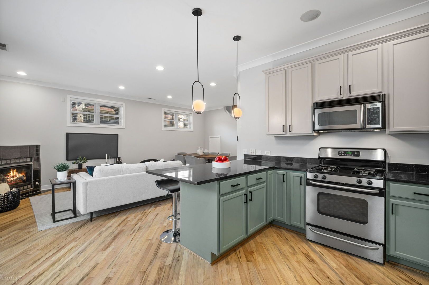3756 W LELAND Avenue Unit: 1S