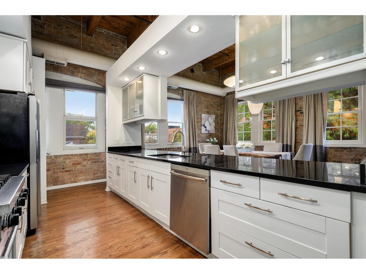 1335 W Altgeld Street Unit: 3B