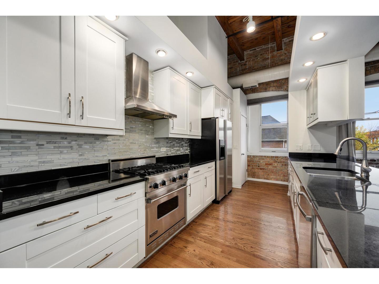 1335 W Altgeld Street Unit: 3B