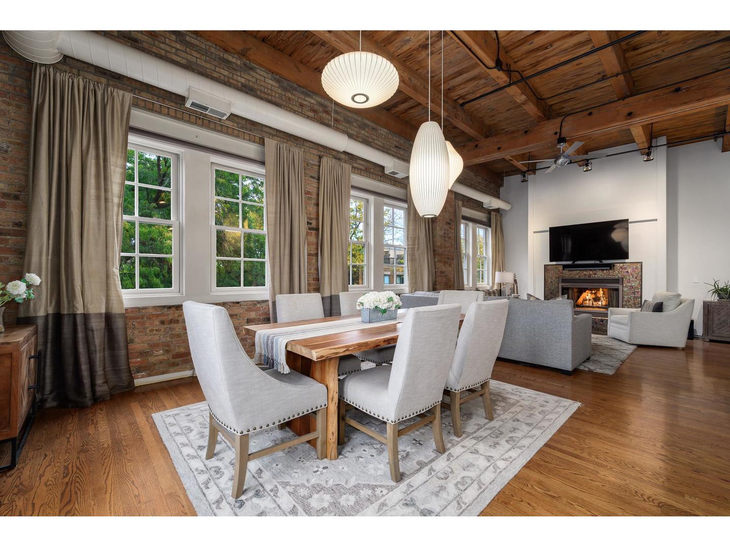 1335 W Altgeld Street Unit: 3B