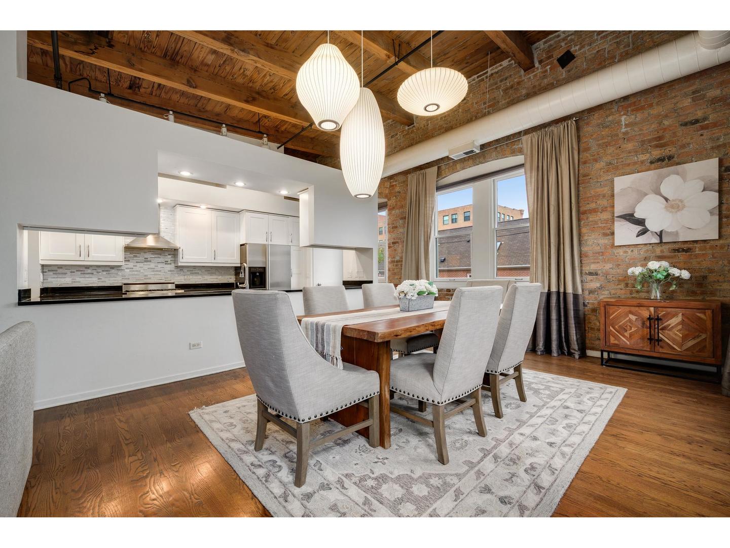 1335 W Altgeld Street Unit: 3B