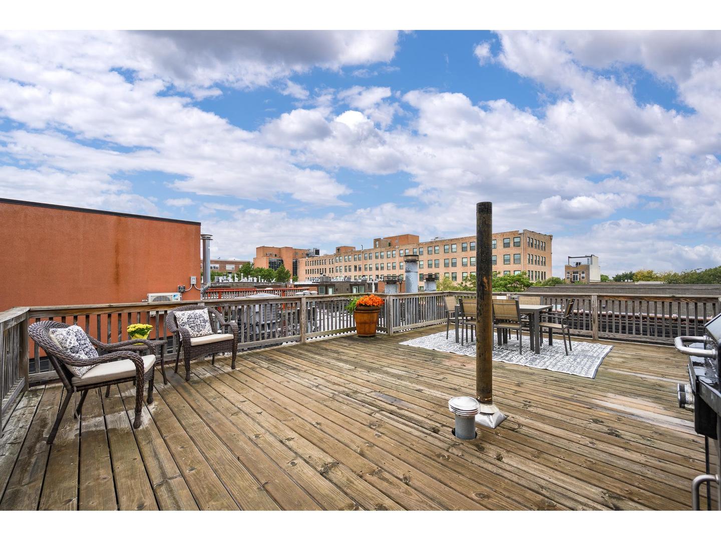 1335 W Altgeld Street Unit: 3B